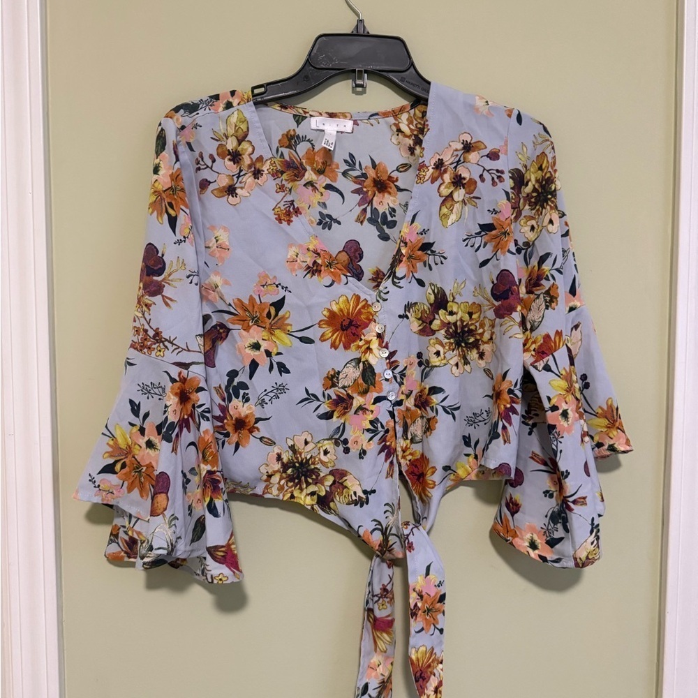 Leith Cropped Floral Bell Sleeve Blouse - Size S